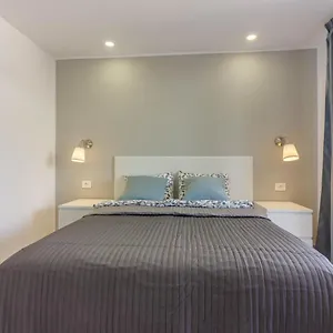 luxury-duplex-in-los-cristianos-6-pax.tenerifehoteles.net/